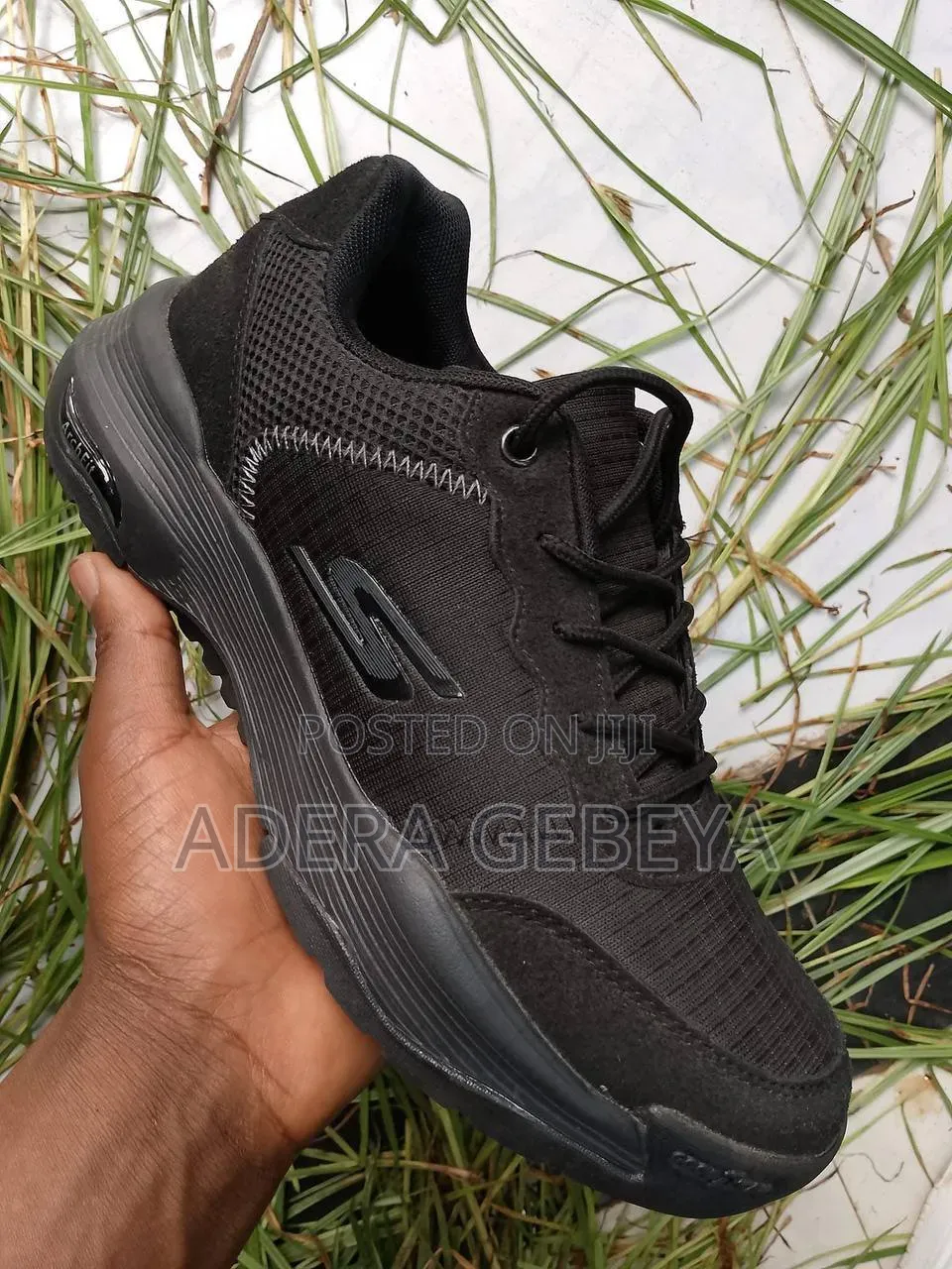 SKETCHERS GO WALK Arch Fit Original Size:- 40-43delivery AVAILABLE