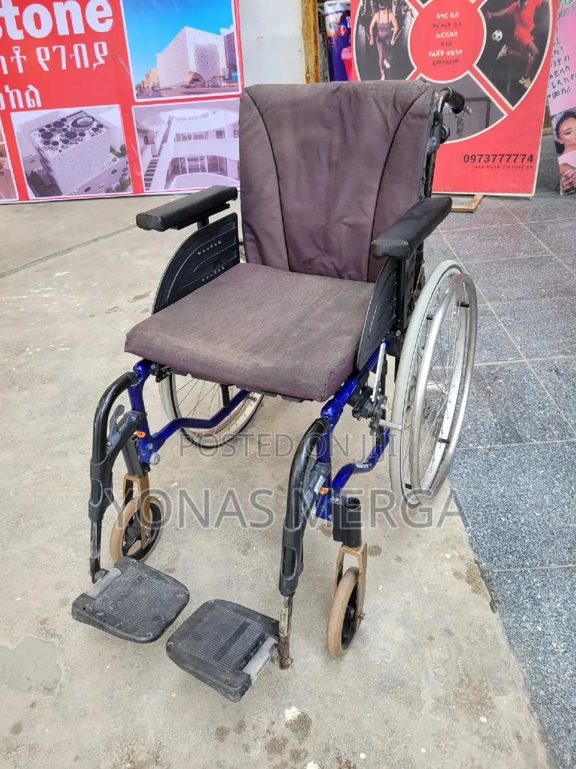 European Wheelchair乜少standard Wheelchair來兮puncture-Proof Material