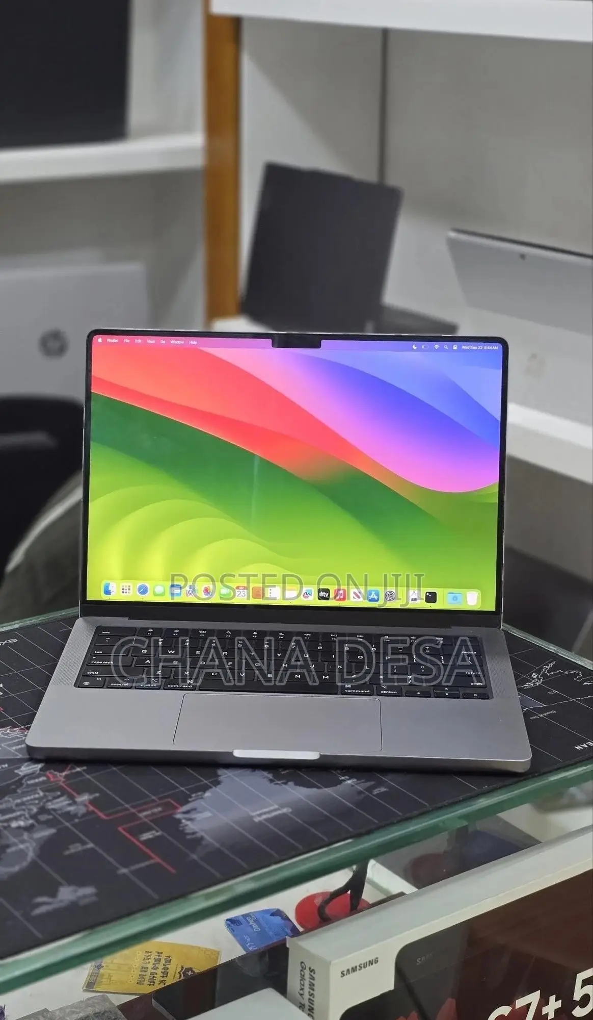 New Laptop Apple MacBook Pro 2023 M3 8GB Apple M3 Pro SSD 512GB