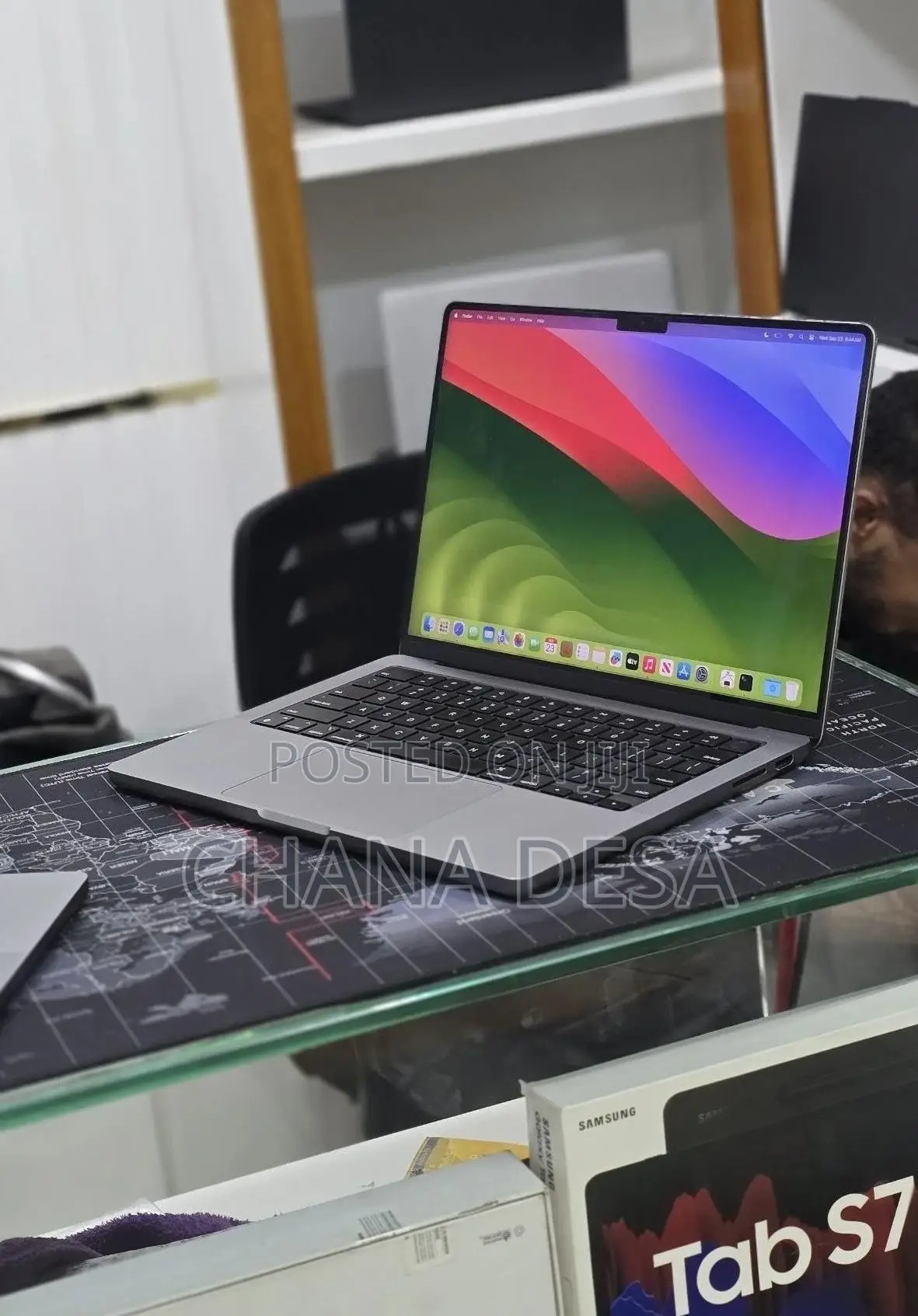 New Laptop Apple MacBook Pro 2023 M3 8GB Apple M3 Pro SSD 512GB