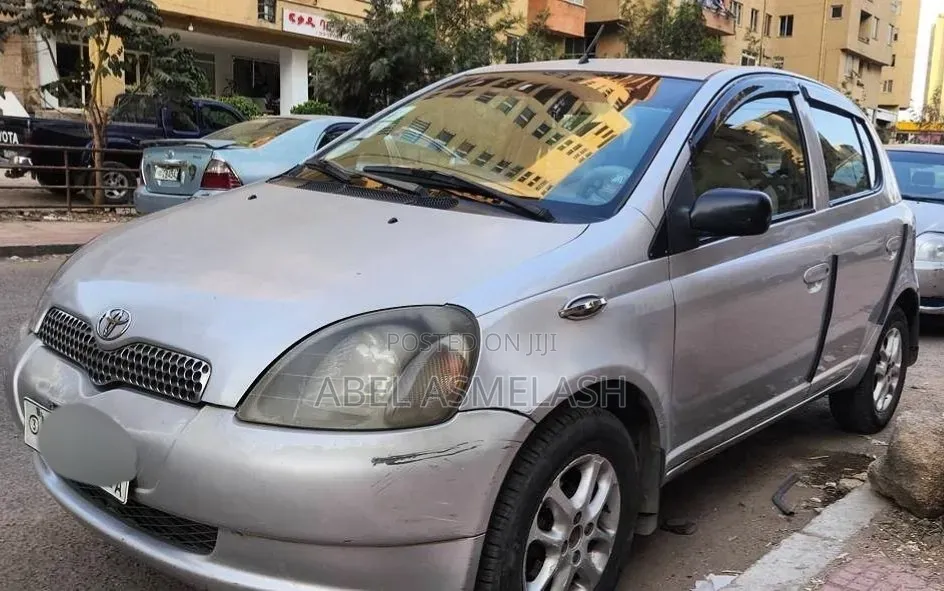 Toyota Vitz 1999 Silver