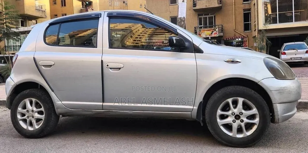 Toyota Vitz 1999 Silver