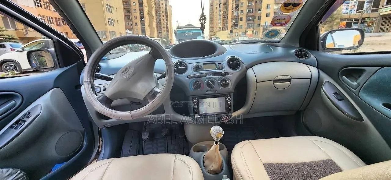 Toyota Vitz 1999 Silver