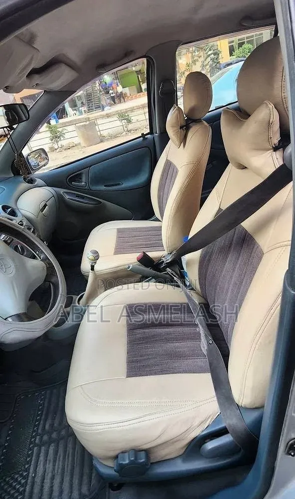 Toyota Vitz 1999 Silver