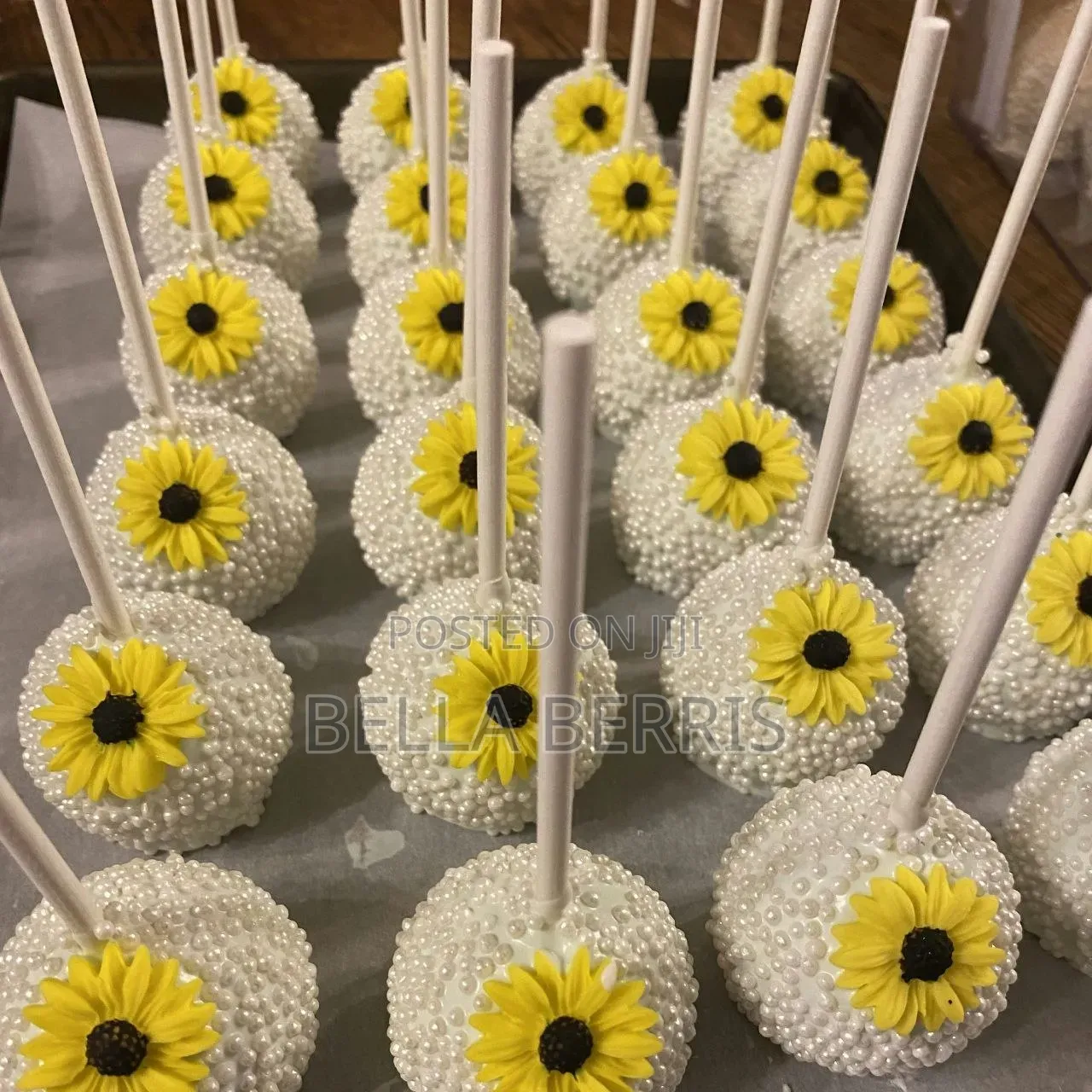 Cake Pops and Beyond With Different Flavors and Docrations