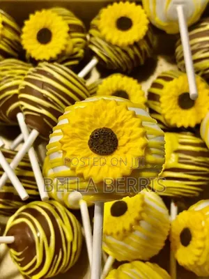 Cake Pops and Beyond With Different Flavors and Docrations