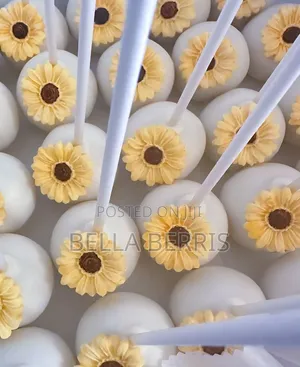 Cake Pops and Beyond With Different Flavors and Docrations