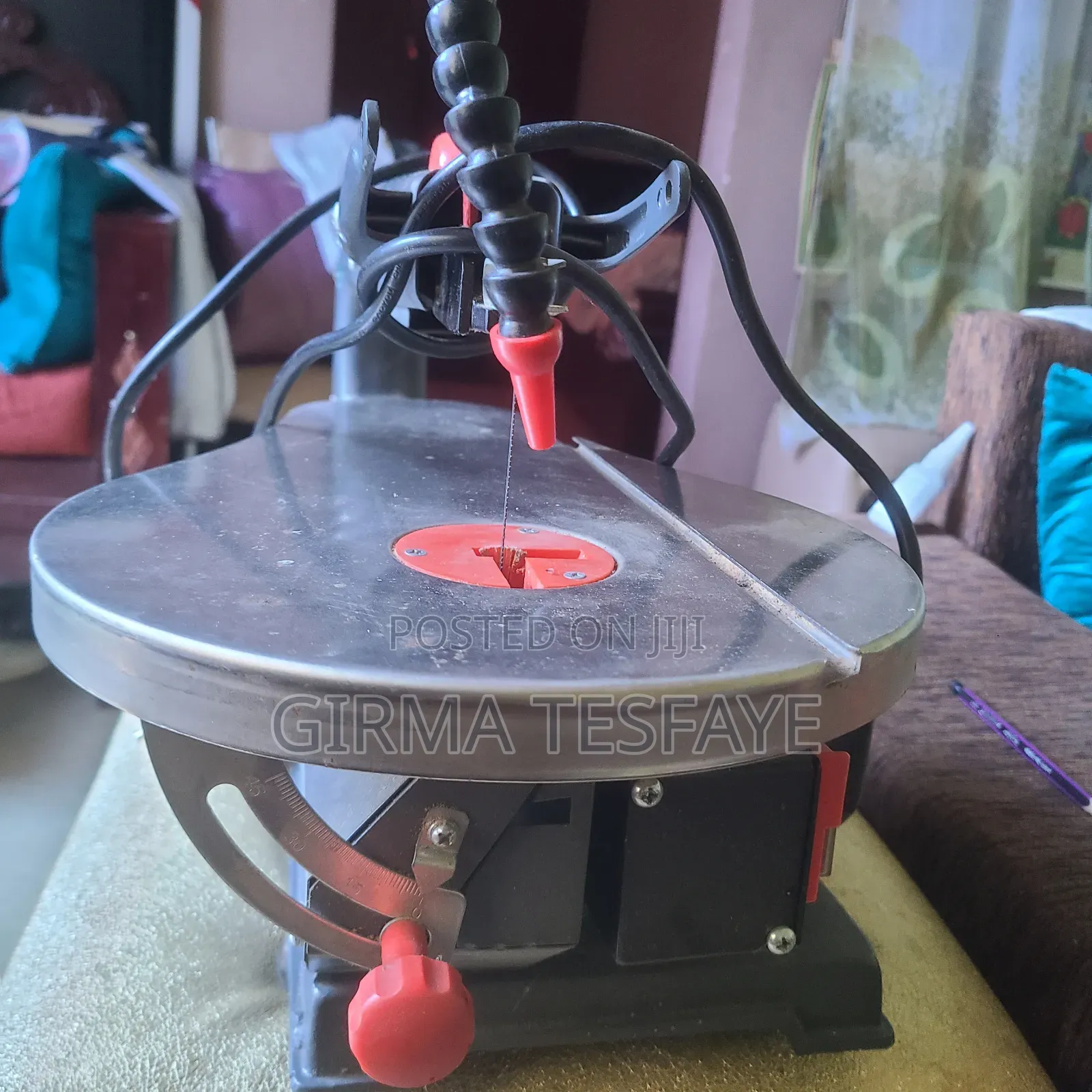 ቅርፃቅርፅ መስሪያ Scroll Saw