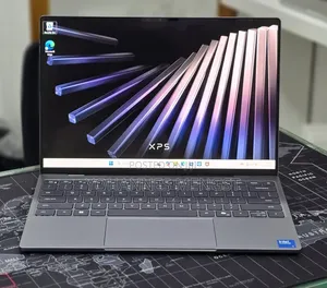 New Laptop Dell XPS 13 8GB Intel Core 5 SSD 512GB