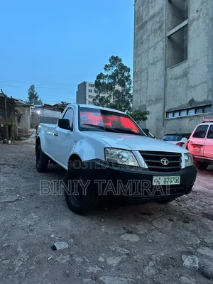 Tata Xenon 2013 White