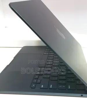 New Laptop Apple MacBook Air 2022 M2 8GB Intel Core i7 SSD 256GB