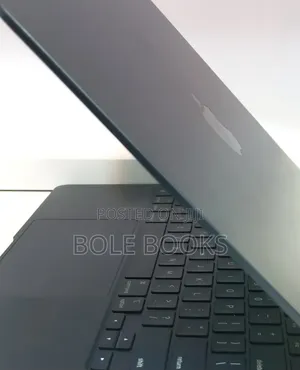 New Laptop Apple MacBook Air 2022 M2 8GB Intel Core i7 SSD 256GB