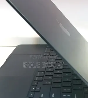 New Laptop Apple MacBook Air 2022 M2 8GB Intel Core i7 SSD 256GB