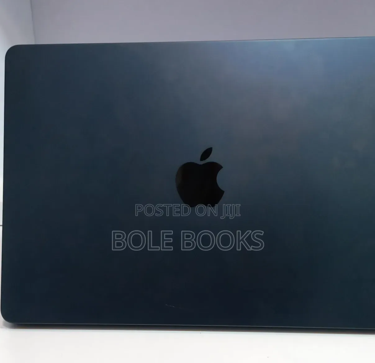 New Laptop Apple MacBook Air 2022 M2 8GB Intel Core i7 SSD 256GB
