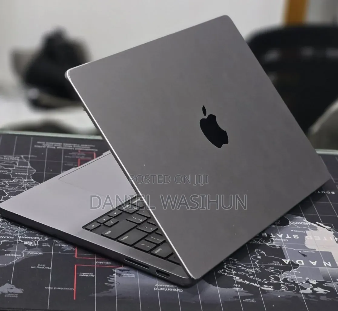 New Laptop Apple MacBook Pro 2024 M3 8GB Apple M3 Pro SSD 512GB