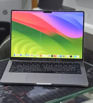 New Laptop Apple MacBook Pro 2024 M3 8GB Apple M3 Pro SSD 512GB