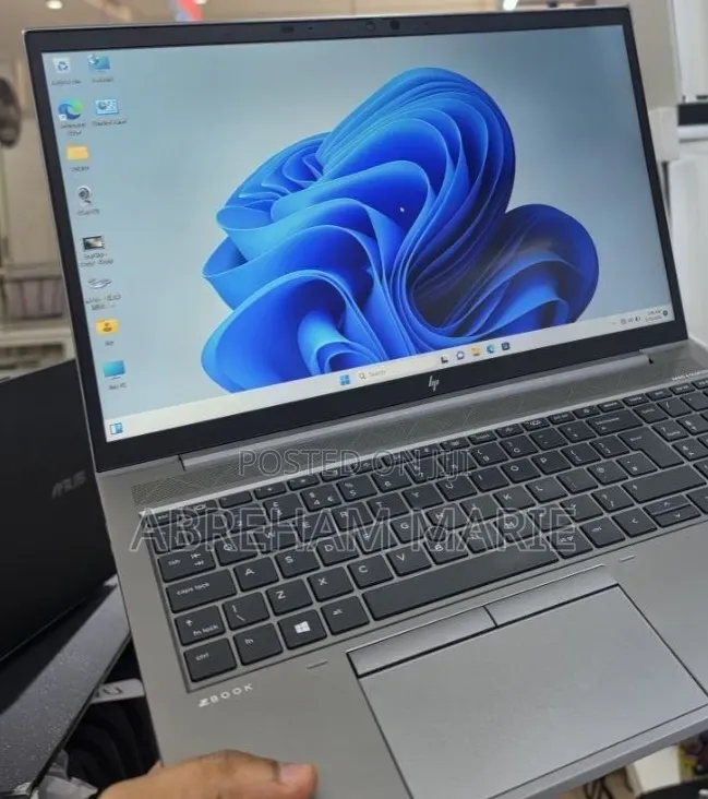 New Laptop HP ZBook Fury 17 G7 16GB Intel Core i7 SSD 512GB