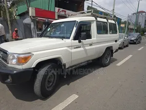 Toyota Land Cruiser 2016 White
