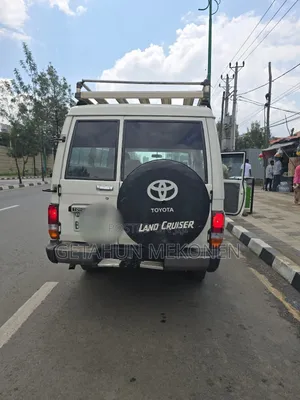 Toyota Land Cruiser 2016 White