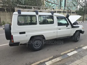Toyota Land Cruiser 2016 White