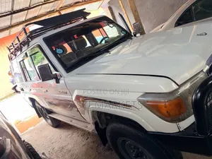 Toyota Land Cruiser 2011 White