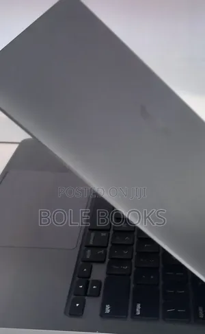 New Laptop Apple MacBook Pro 2021 M1 8GB Intel Core i5 SSD 256GB