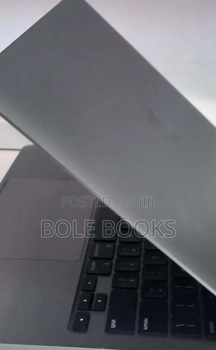 New Laptop Apple MacBook Pro 2021 M1 8GB Intel Core i5 SSD 256GB
