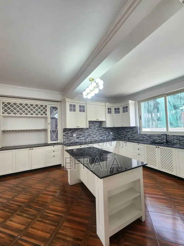 7bdrm Apartment in Bole for rent