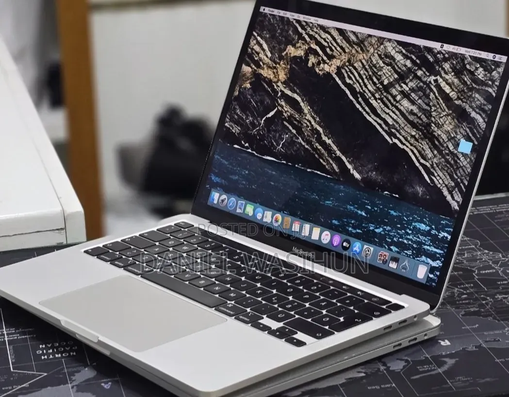 New Laptop Apple MacBook Pro 2020 32GB Intel Core i7 SSD 512GB