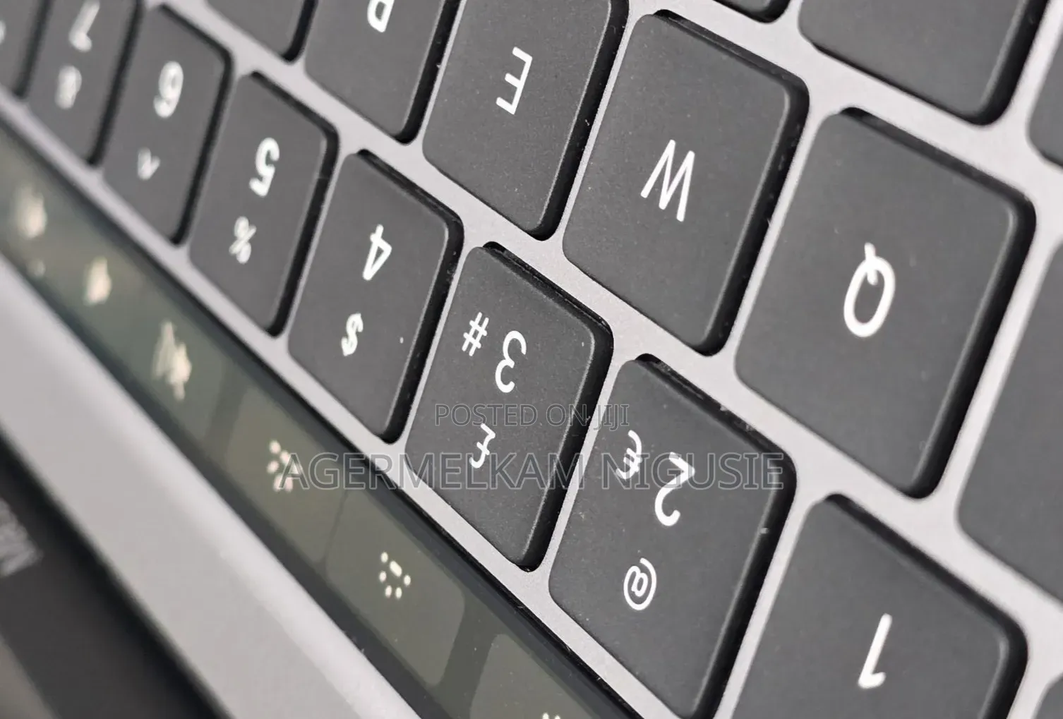 New Laptop Apple MacBook Air 2020 M1 16GB Intel Core i5 SSD 512GB