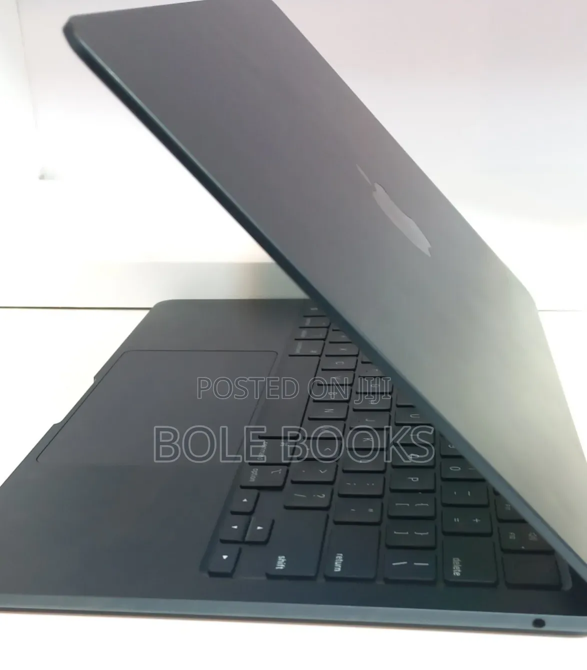 New Laptop Apple MacBook Air 2022 M2 8GB Intel Core i5 SSD 256GB