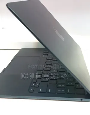 New Laptop Apple MacBook Air 2022 M2 8GB Intel Core i5 SSD 256GB