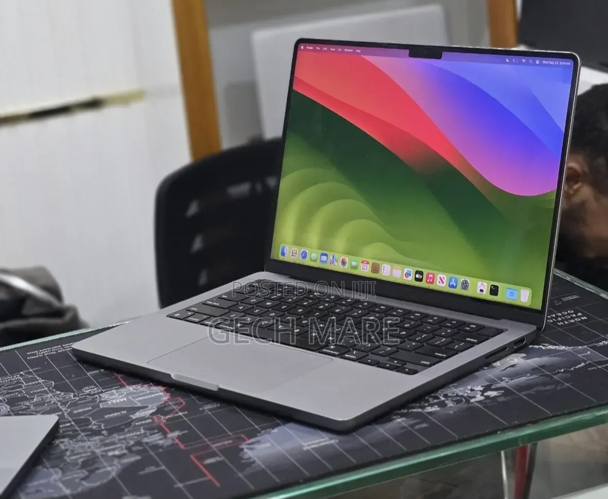 New Laptop Apple MacBook Pro 2023 M3 8GB Apple M3 Pro SSD 512GB