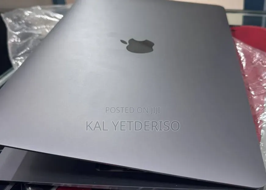 New Laptop Apple MacBook Air 2018 8GB SSD 128GB