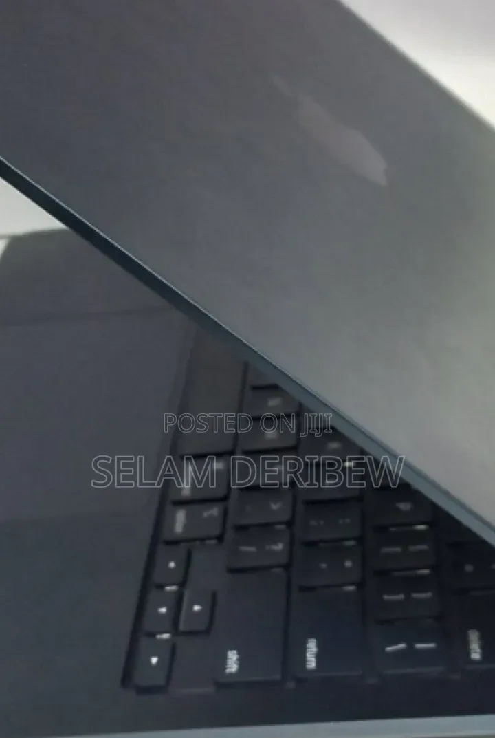 New Laptop Apple MacBook Air 2022 M2 8GB Apple M2 SSD 256GB
