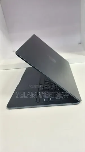 New Laptop Apple MacBook Air 2022 M2 8GB Apple M2 SSD 256GB