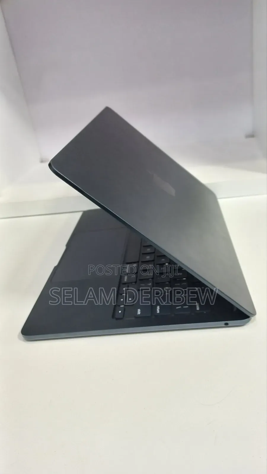 New Laptop Apple MacBook Air 2022 M2 8GB Apple M2 SSD 256GB