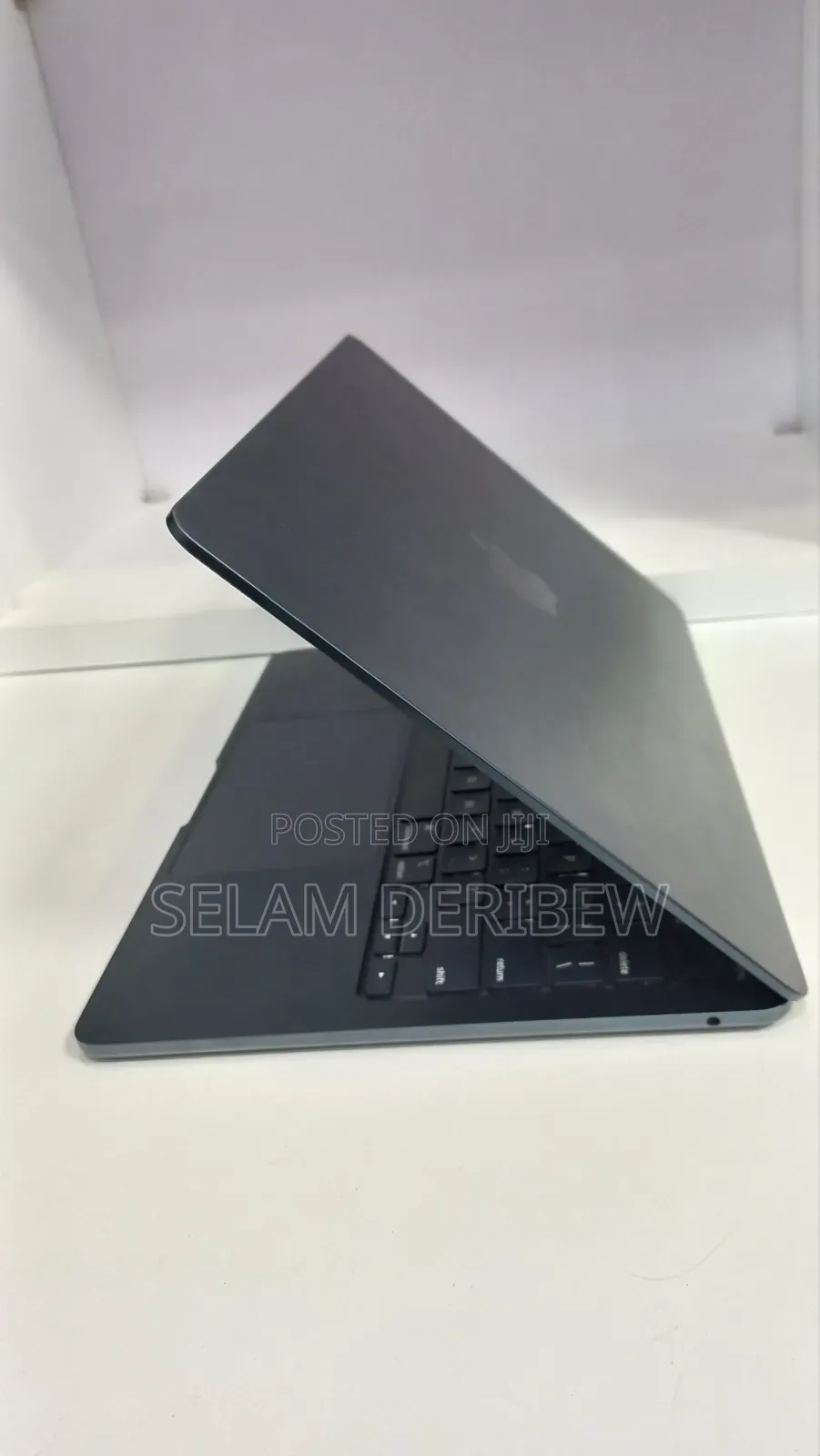 New Laptop Apple MacBook Air 2022 M2 8GB Apple M2 SSD 256GB
