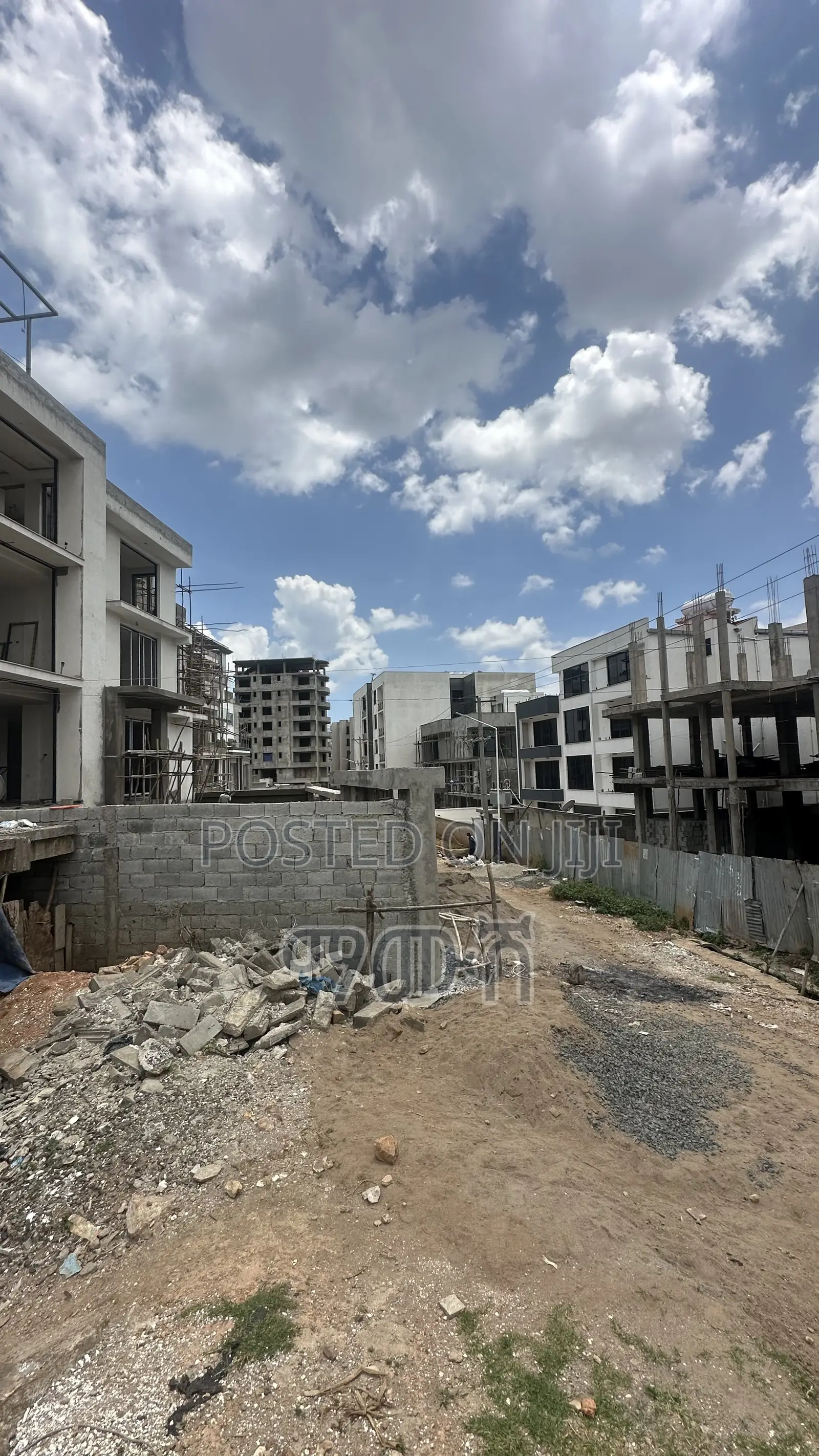 አስቸኳይ የሚሸጥ የሊዝ መሬት ቦታ ሲሚሲ ሚንስቴሮ ሰፈር