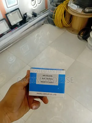 Voltage Protector ( Regulator)