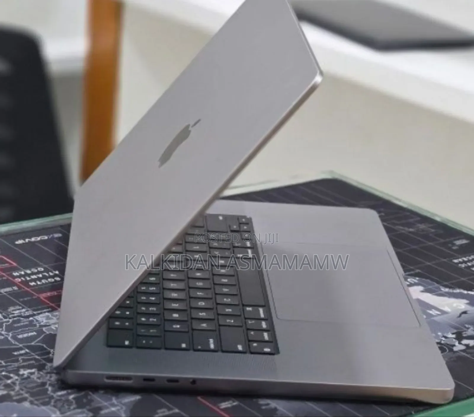 New Laptop Apple MacBook Pro 2022 M2 16GB Apple M2 SSD 512GB