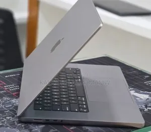 New Laptop Apple MacBook Pro 2022 M2 16GB Apple M2 SSD 512GB