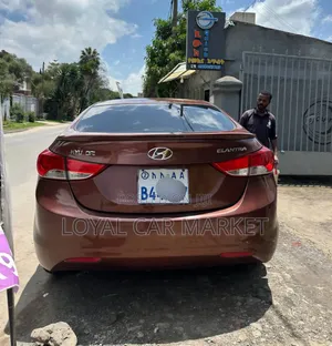 Hyundai Elantra 2013 Brown