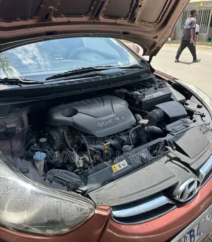 Hyundai Elantra 2013 Brown