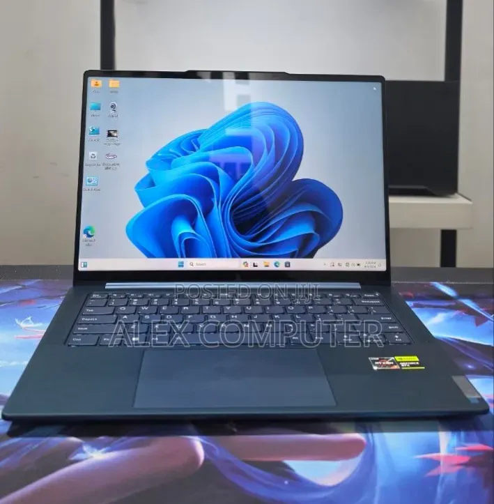 New Laptop Lenovo 16GB AMD Ryzen 7 SSD 512GB