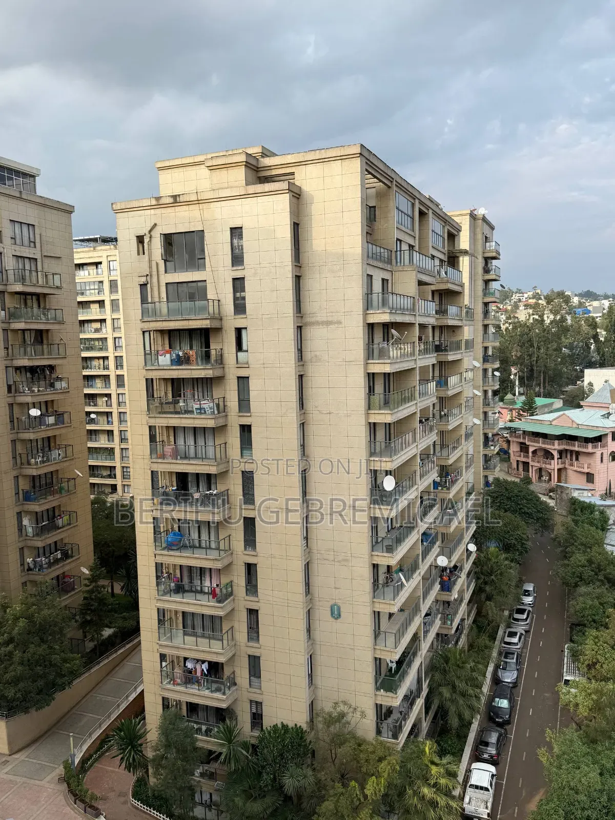 3bdrm Apartment in Yetebaberut, Bole for rent