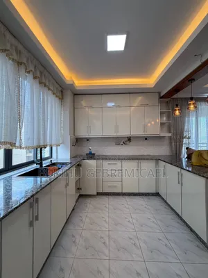 3bdrm Apartment in Yetebaberut, Bole for rent