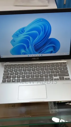 New Laptop Asus Vivobook 14 8GB Intel Atom SSD 256GB