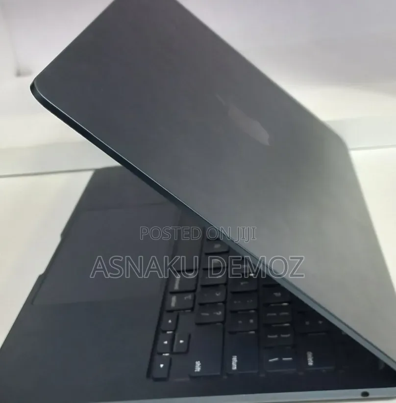 New Laptop Apple MacBook Air 2022 M2 8GB Intel Core M2 SSD 256GB