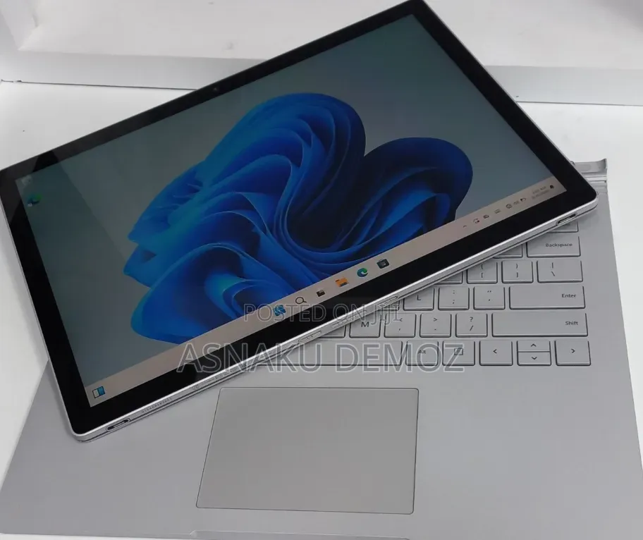 New Laptop Microsoft Surface Book 2 16GB Intel Core i7 SSD 512GB